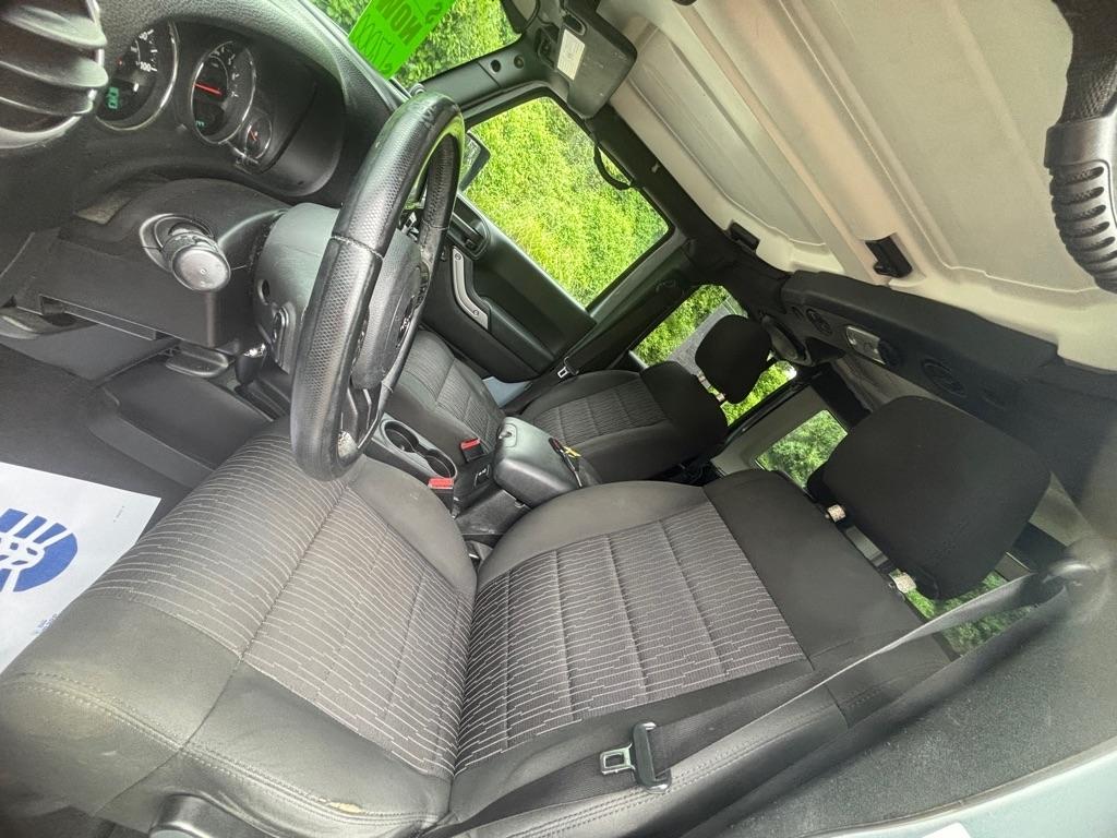 Jeep Wrangler Unlimited 4WD 4dr Sahara 2012