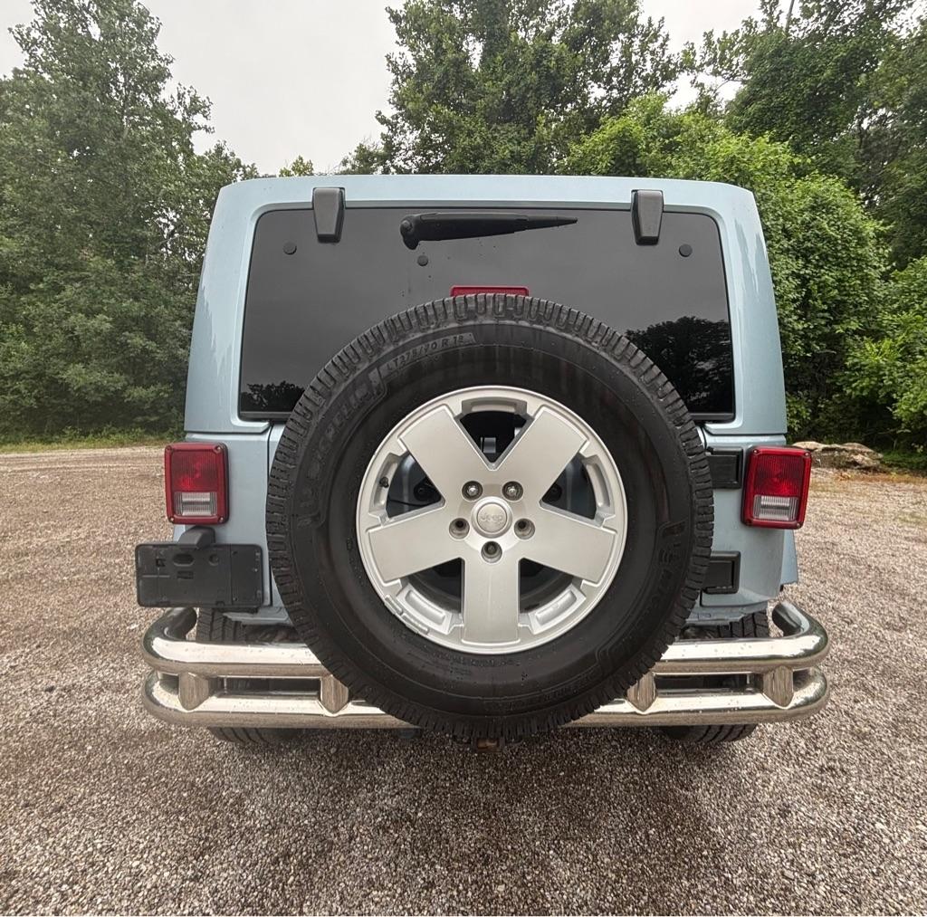 Jeep Wrangler Unlimited 4WD 4dr Sahara 2012