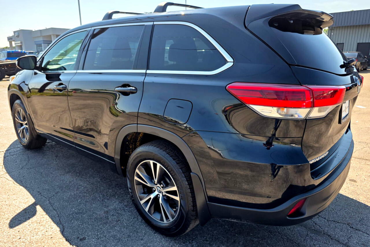 2018 Toyota Highlander LE Plus photo 2