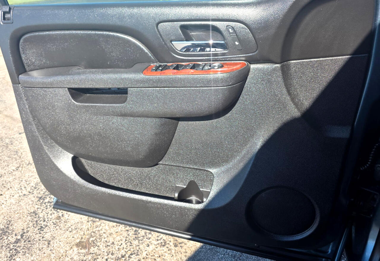 Chevrolet Avalanche LT 4WD 2012 Chevrolet Avalanche LT 4WD 2012