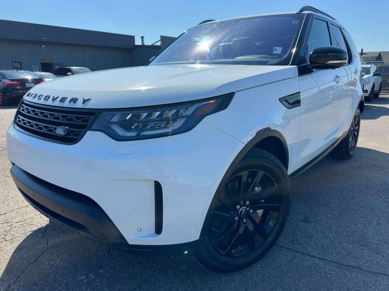 2020 Land Rover Discovery HSE photo 2