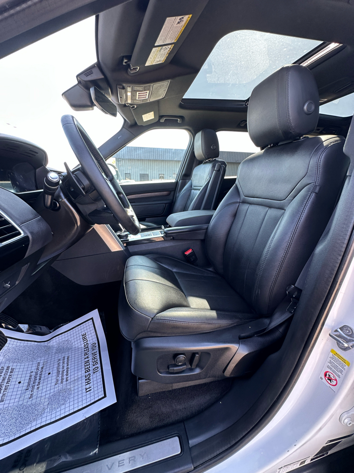 2020 Land Rover Discovery HSE photo 18