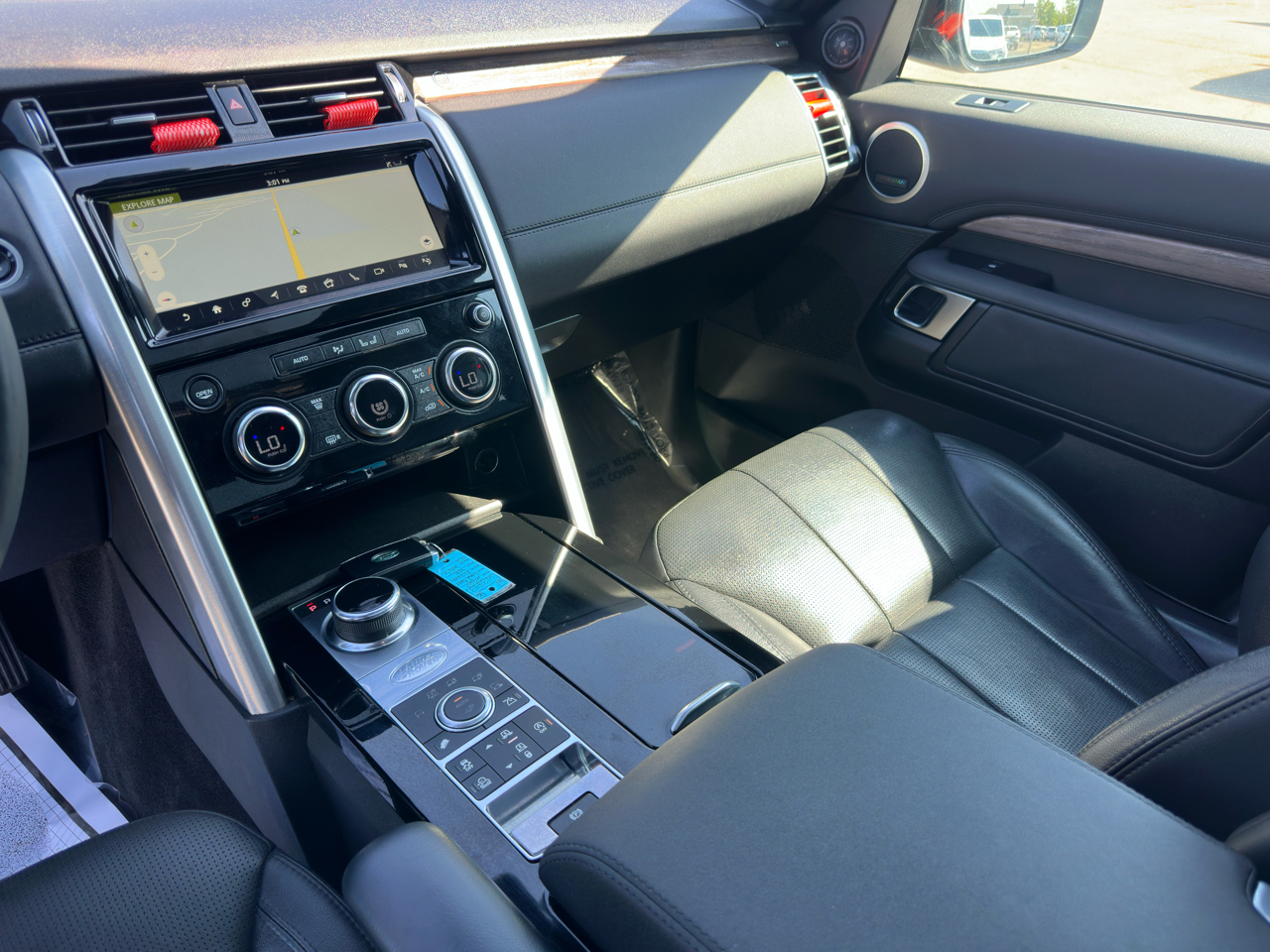 2020 Land Rover Discovery HSE photo 21