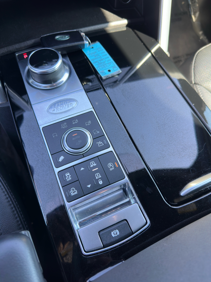 2020 Land Rover Discovery HSE photo 22