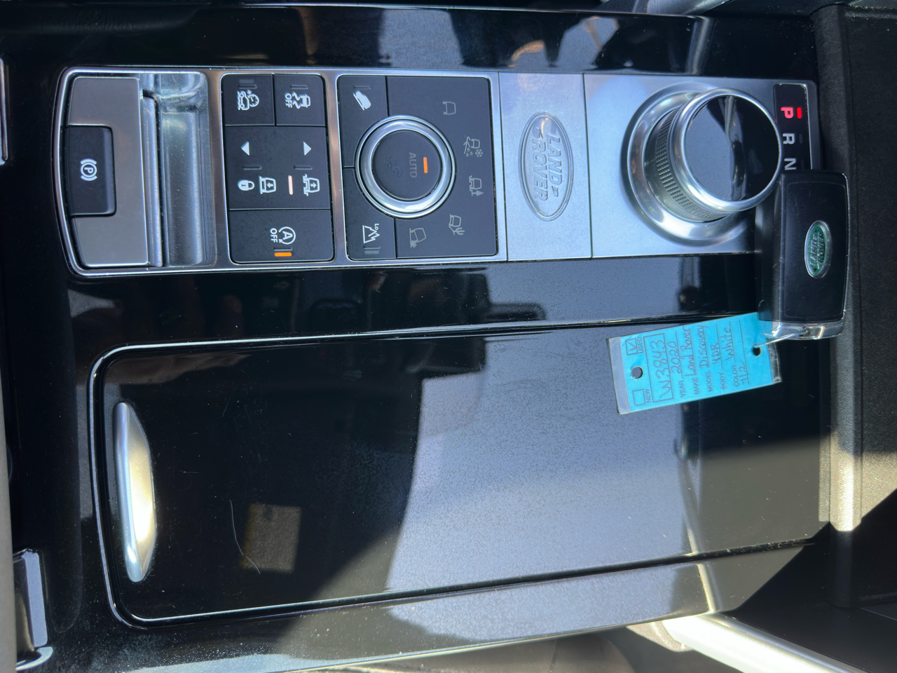 2020 Land Rover Discovery HSE photo 23