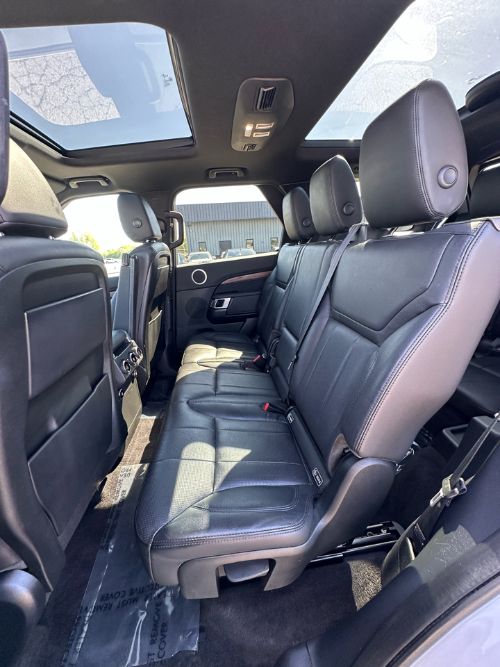 2020 Land Rover Discovery HSE photo 35