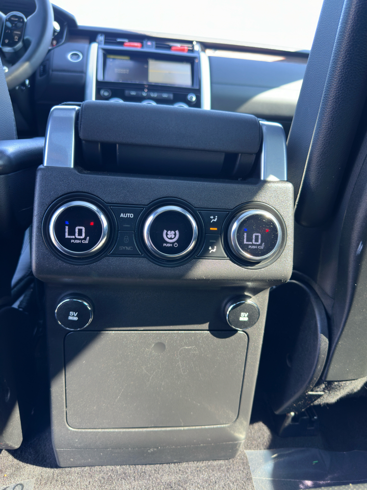 2020 Land Rover Discovery HSE photo 37