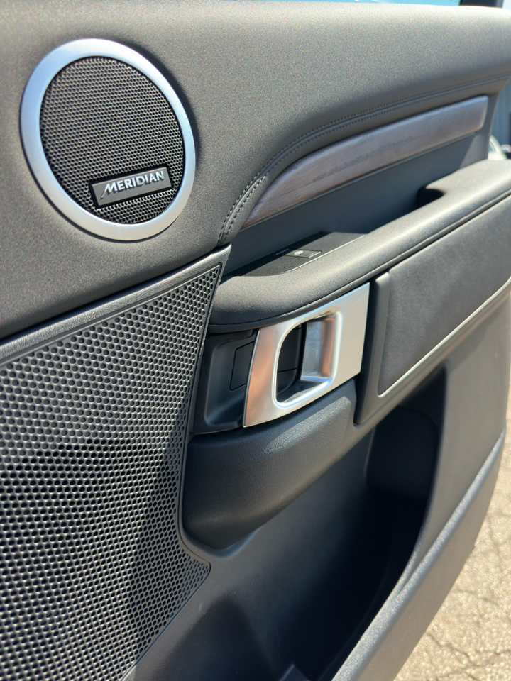2020 Land Rover Discovery HSE photo 44