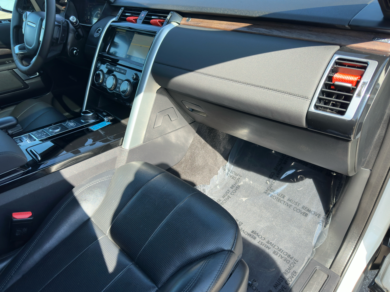2020 Land Rover Discovery HSE photo 48