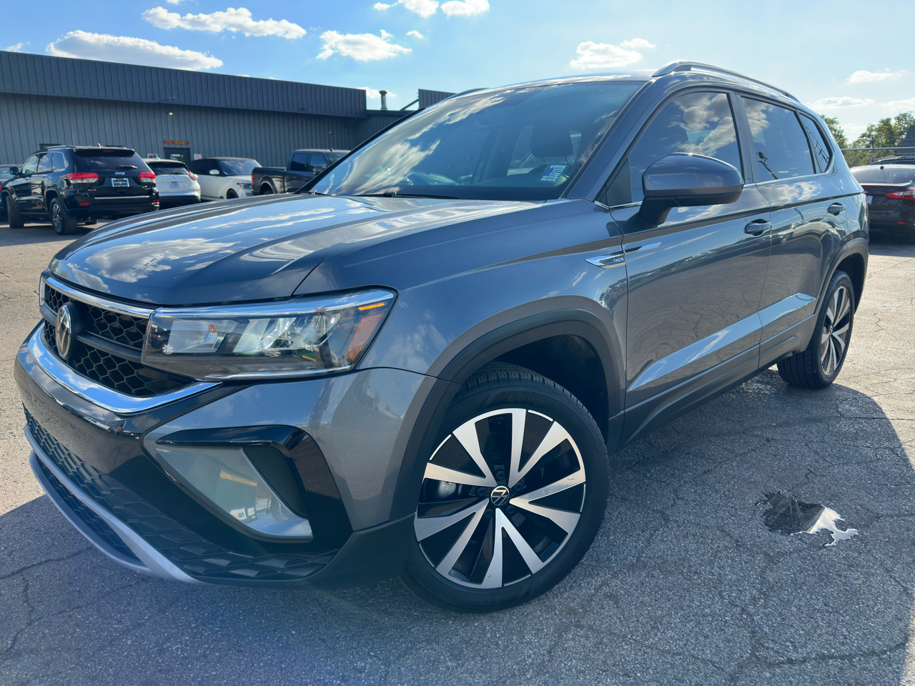 2022 Volkswagen Taos SE photo 3