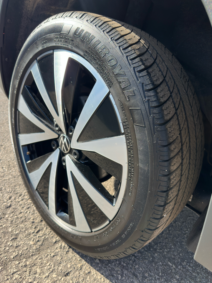2022 Volkswagen Taos SE photo 8