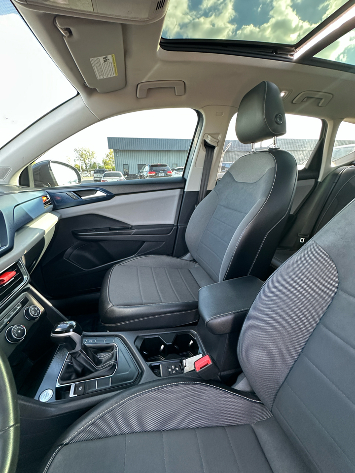 2022 Volkswagen Taos SE photo 15