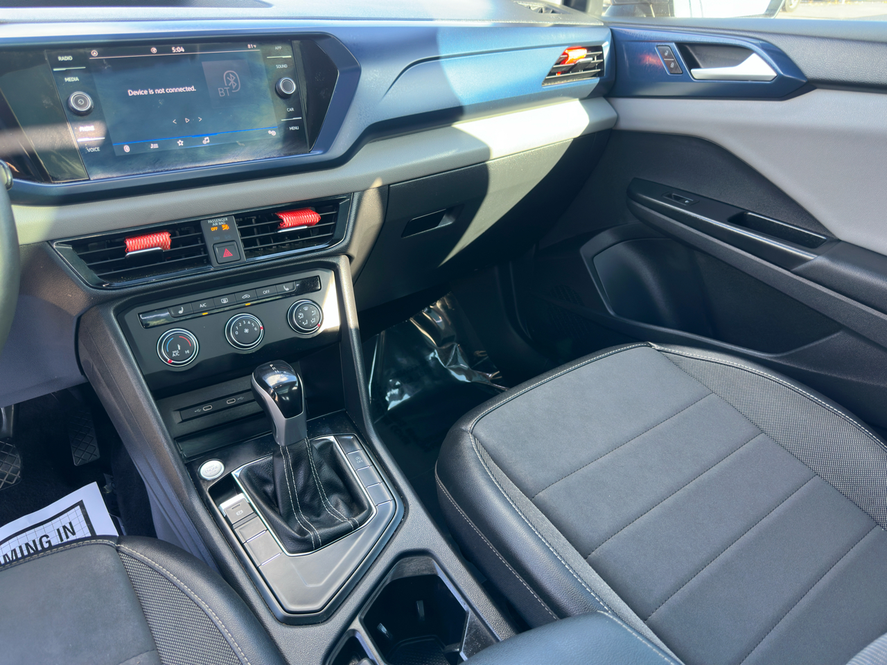 2022 Volkswagen Taos SE photo 16