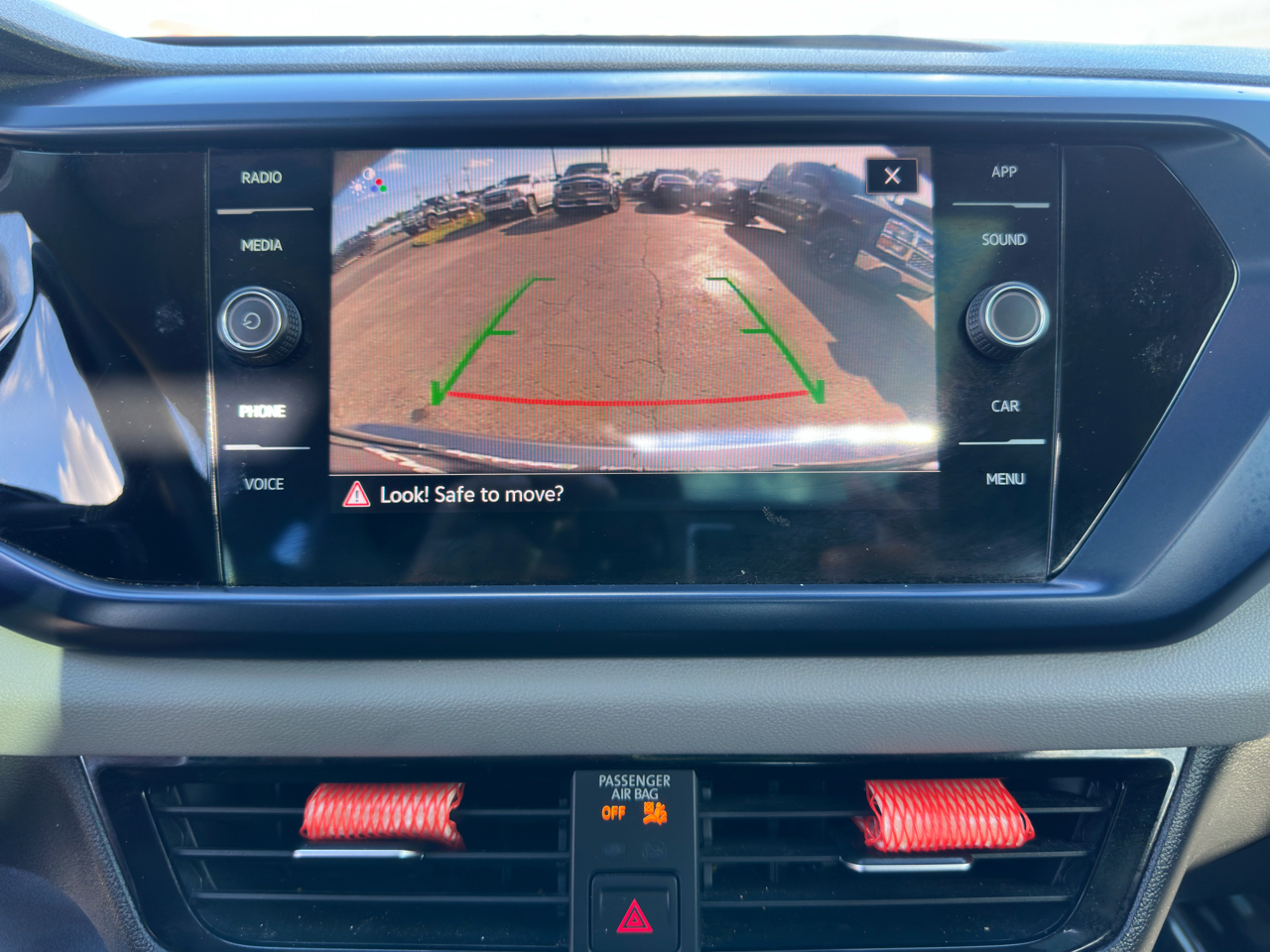 2022 Volkswagen Taos SE photo 22