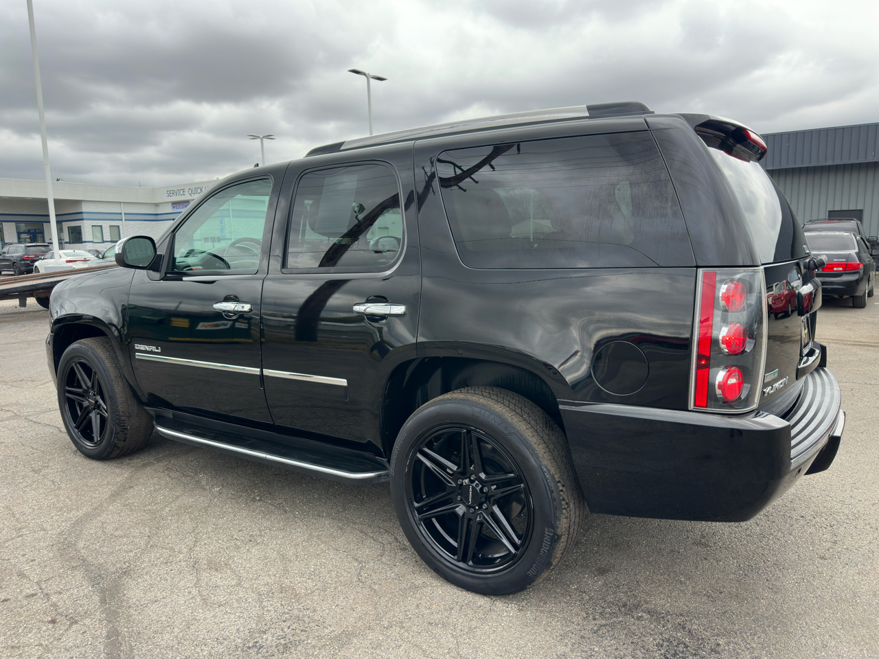 2011 Gmc Yukon 1500 Denali photo 2