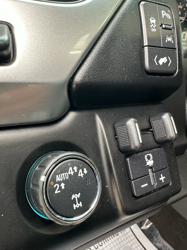 Chevrolet Suburban 4WD 4dr 1500 Premier 2017 Chevrolet Suburban 4WD 4dr 1500 Premier 2017