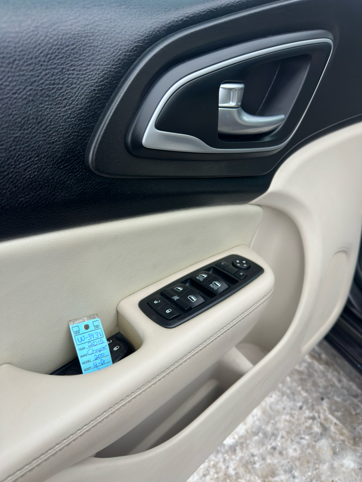 Chrysler 200 4dr Sdn Limited FWD 2015