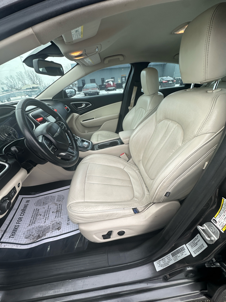 Chrysler 200 4dr Sdn Limited FWD 2015