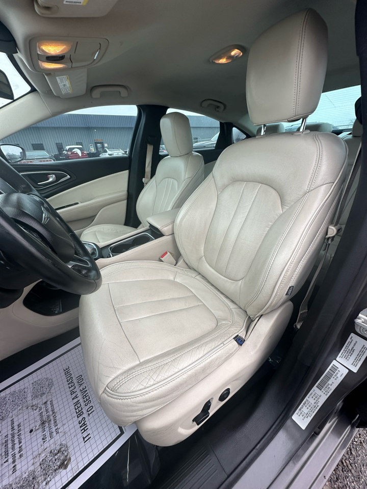 Chrysler 200 4dr Sdn Limited FWD 2015