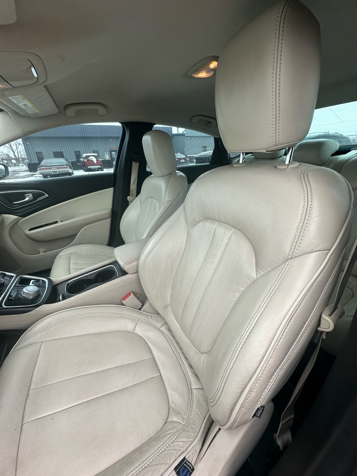 Chrysler 200 4dr Sdn Limited FWD 2015