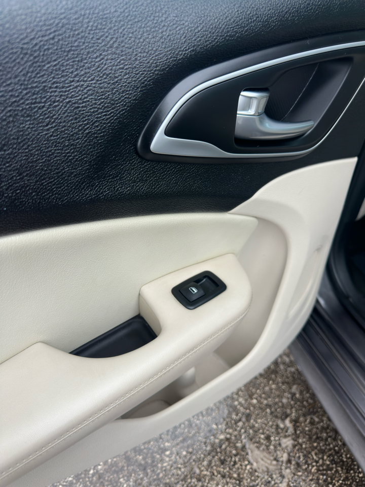 Chrysler 200 4dr Sdn Limited FWD 2015