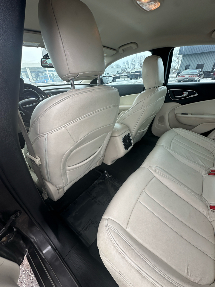 Chrysler 200 4dr Sdn Limited FWD 2015