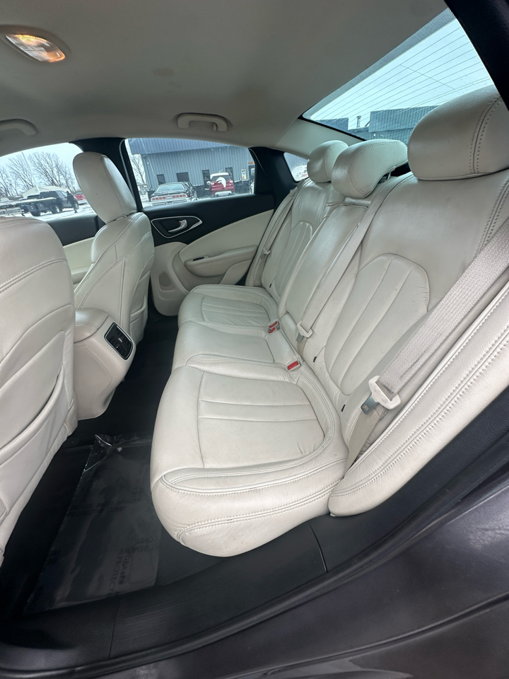 Chrysler 200 4dr Sdn Limited FWD 2015