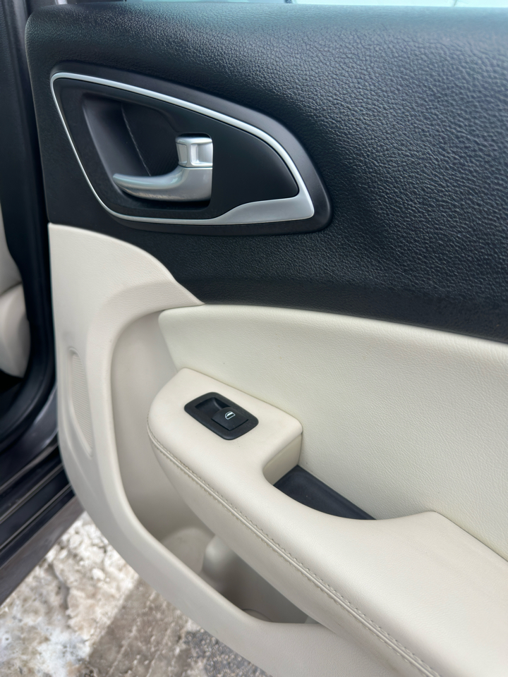 Chrysler 200 4dr Sdn Limited FWD 2015