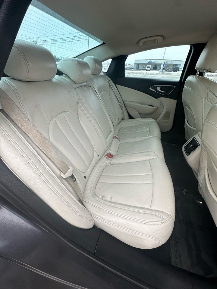 Chrysler 200 4dr Sdn Limited FWD 2015