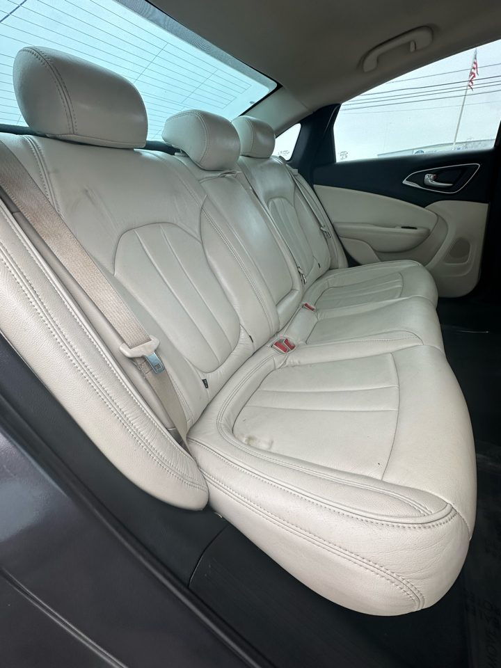 Chrysler 200 4dr Sdn Limited FWD 2015