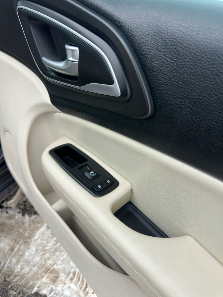 Chrysler 200 4dr Sdn Limited FWD 2015