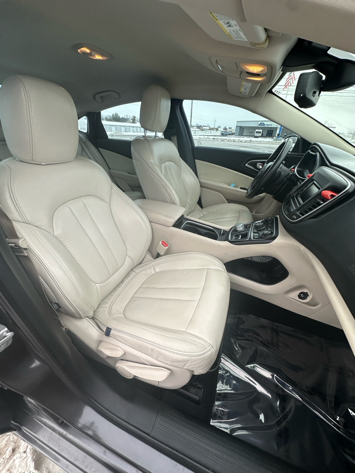 Chrysler 200 4dr Sdn Limited FWD 2015