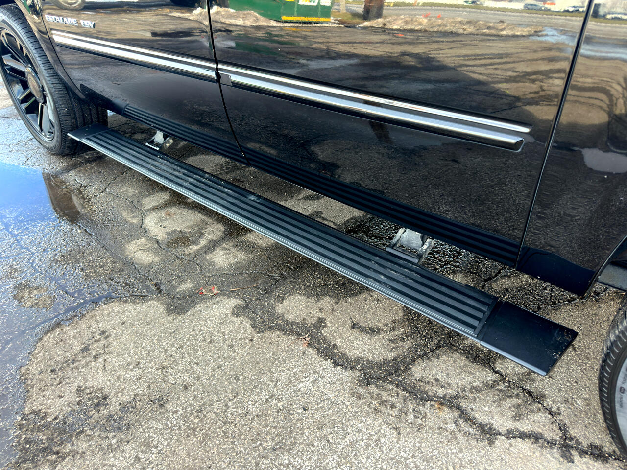 Cadillac Escalade ESV AWD 4dr Premium 2013