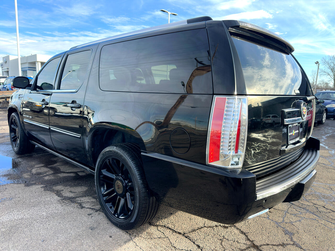 Cadillac Escalade ESV AWD 4dr Premium 2013