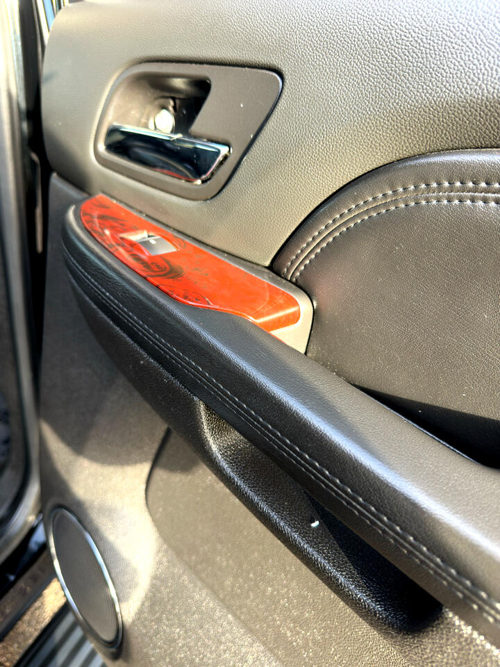 Cadillac Escalade ESV AWD 4dr Premium 2013