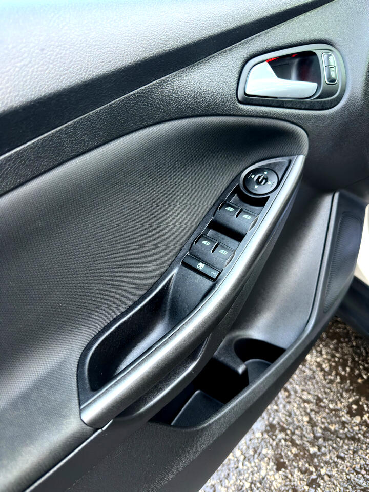 Ford Focus SEL Hatch 2017