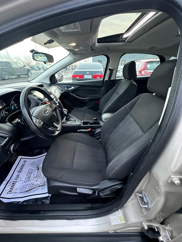 Ford Focus SEL Hatch 2017