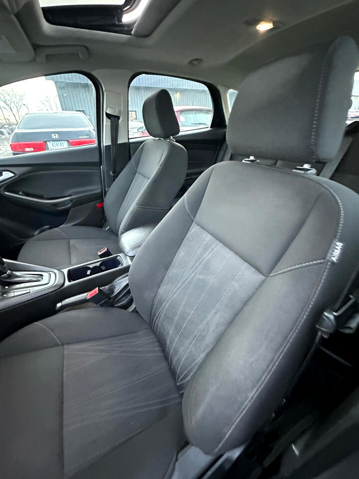 Ford Focus SEL Hatch 2017