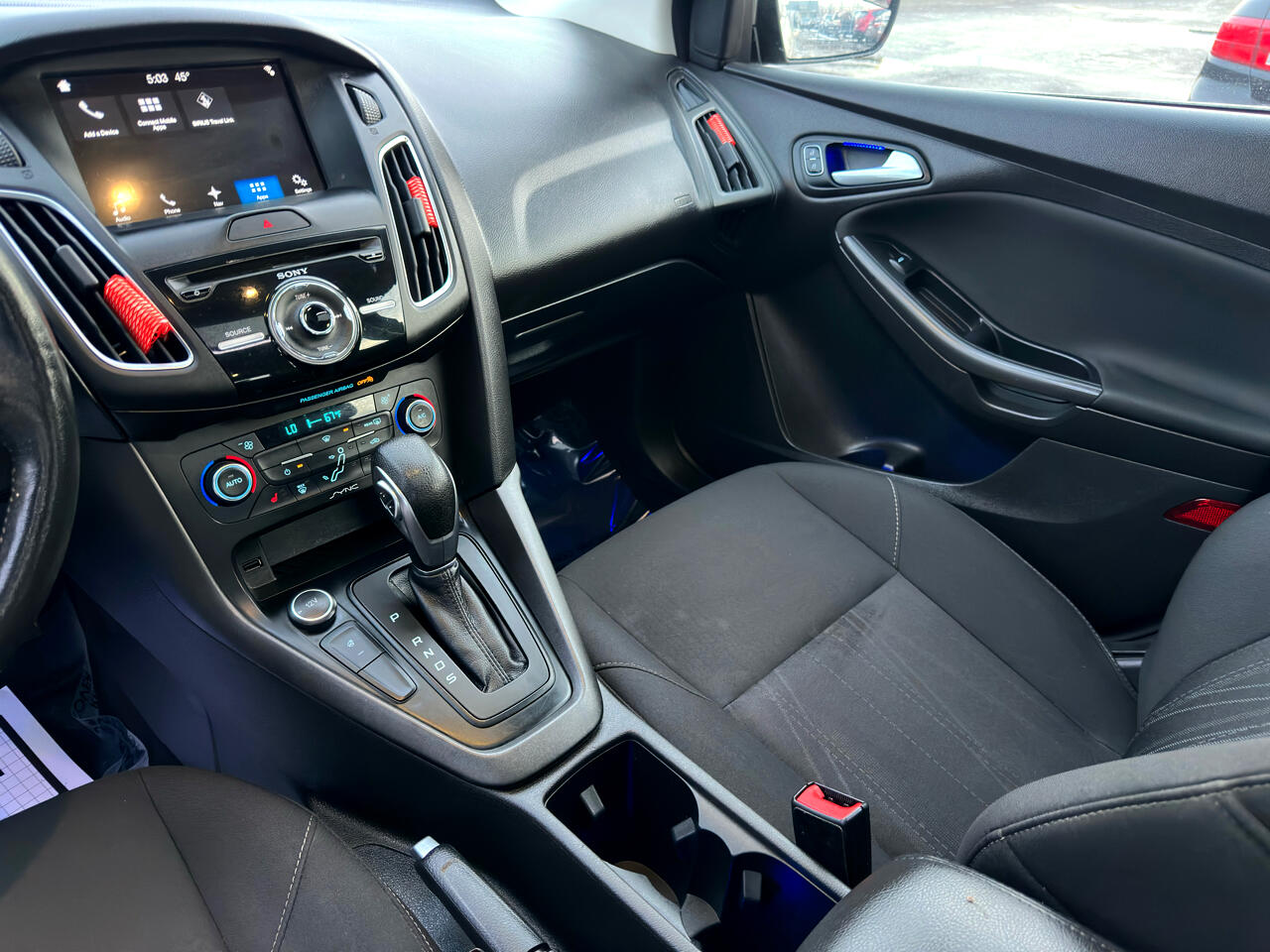 Ford Focus SEL Hatch 2017