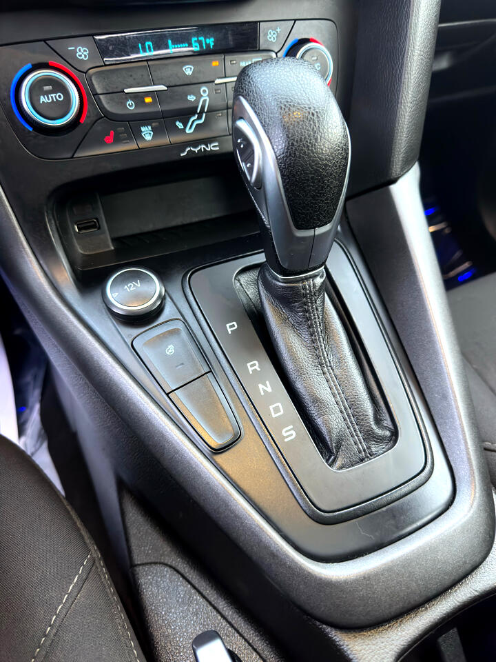 Ford Focus SEL Hatch 2017