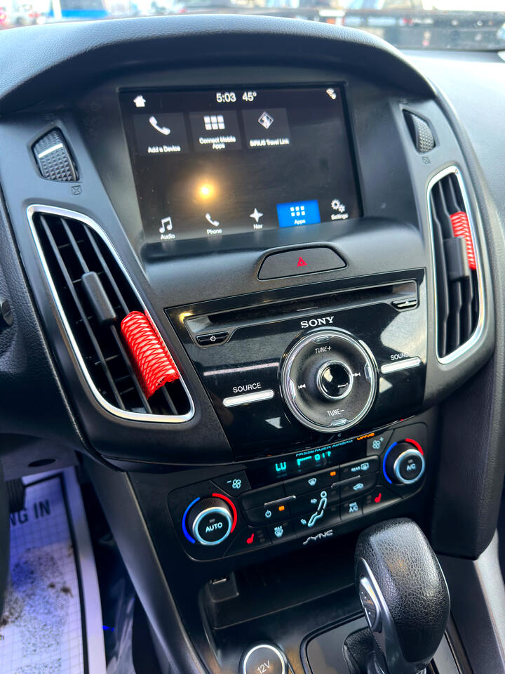 Ford Focus SEL Hatch 2017