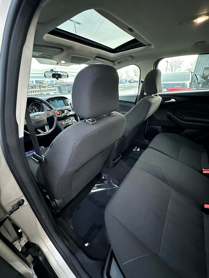 Ford Focus SEL Hatch 2017