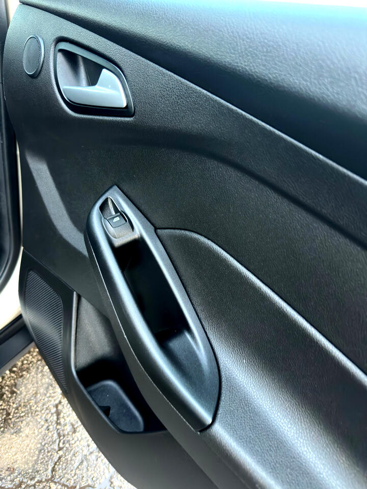 Ford Focus SEL Hatch 2017