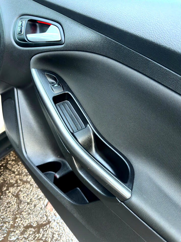 Ford Focus SEL Hatch 2017