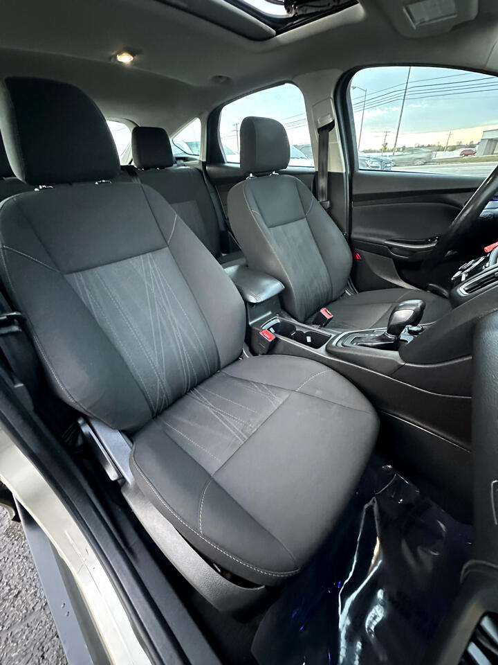 Ford Focus SEL Hatch 2017