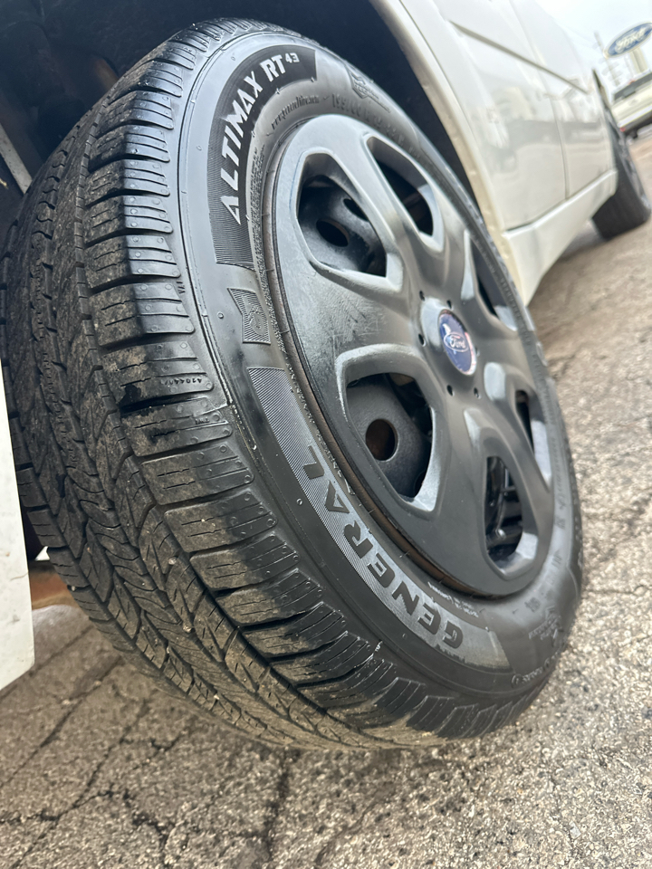 Ford Focus 4dr Sdn ZX4 SES 2005