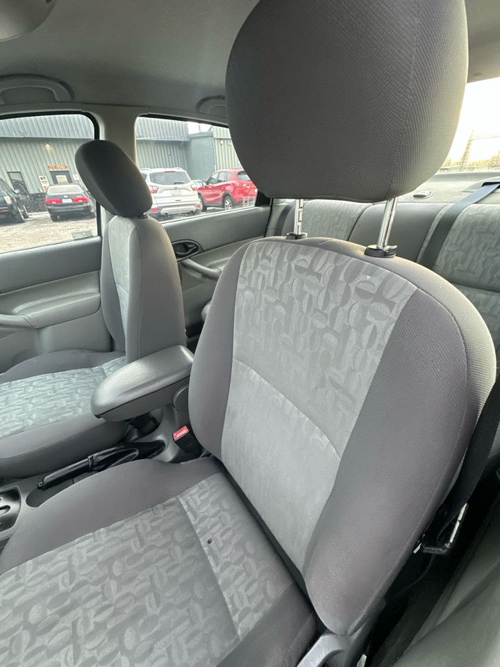 Ford Focus 4dr Sdn ZX4 SES 2005