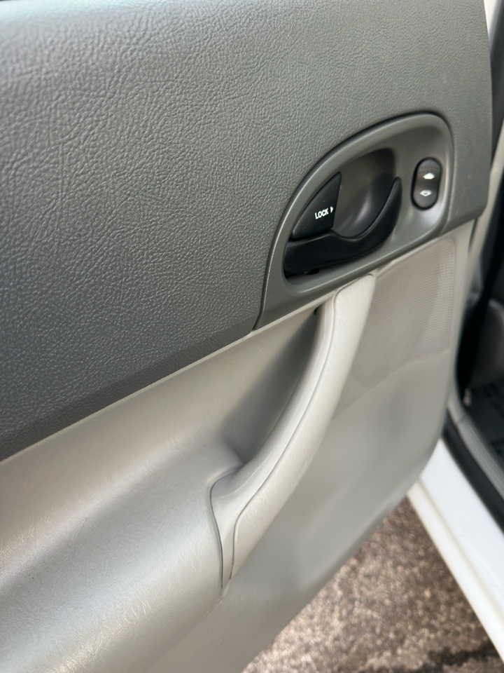 Ford Focus 4dr Sdn ZX4 SES 2005