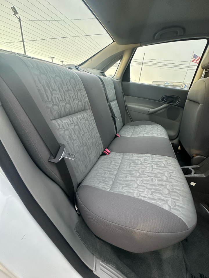 Ford Focus 4dr Sdn ZX4 SES 2005