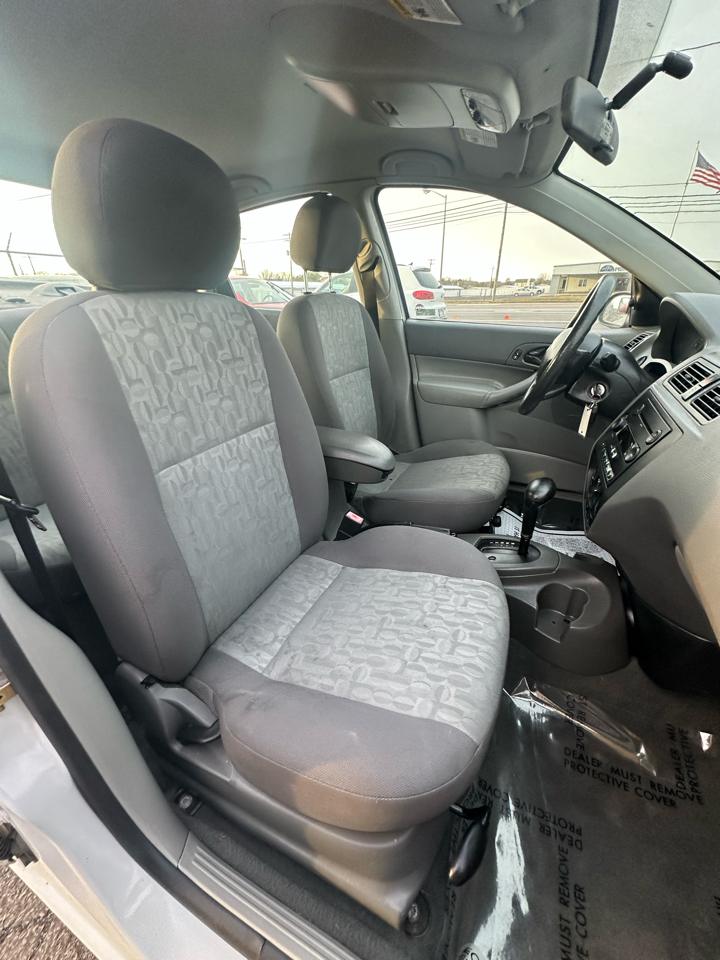 Ford Focus 4dr Sdn ZX4 SES 2005